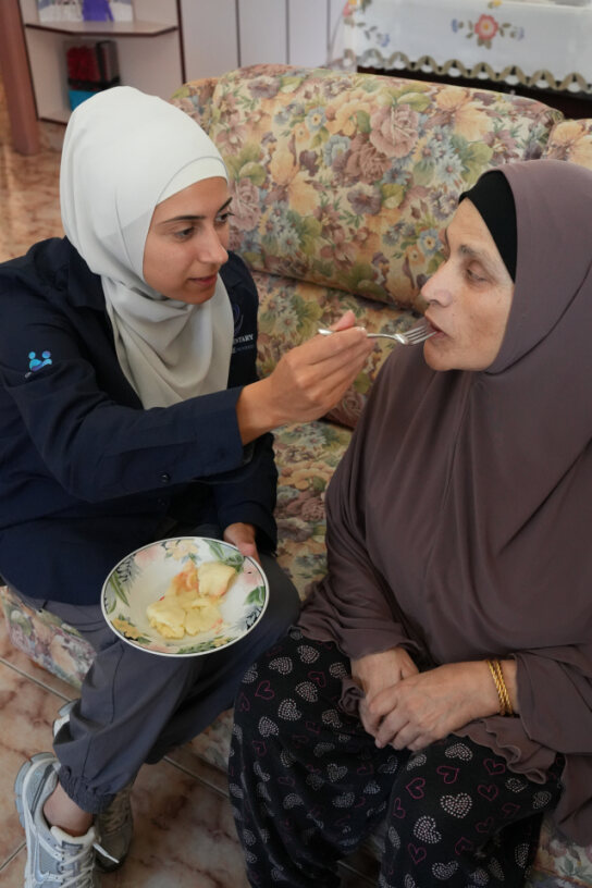 Everyday Mealtime Assistance with Care
